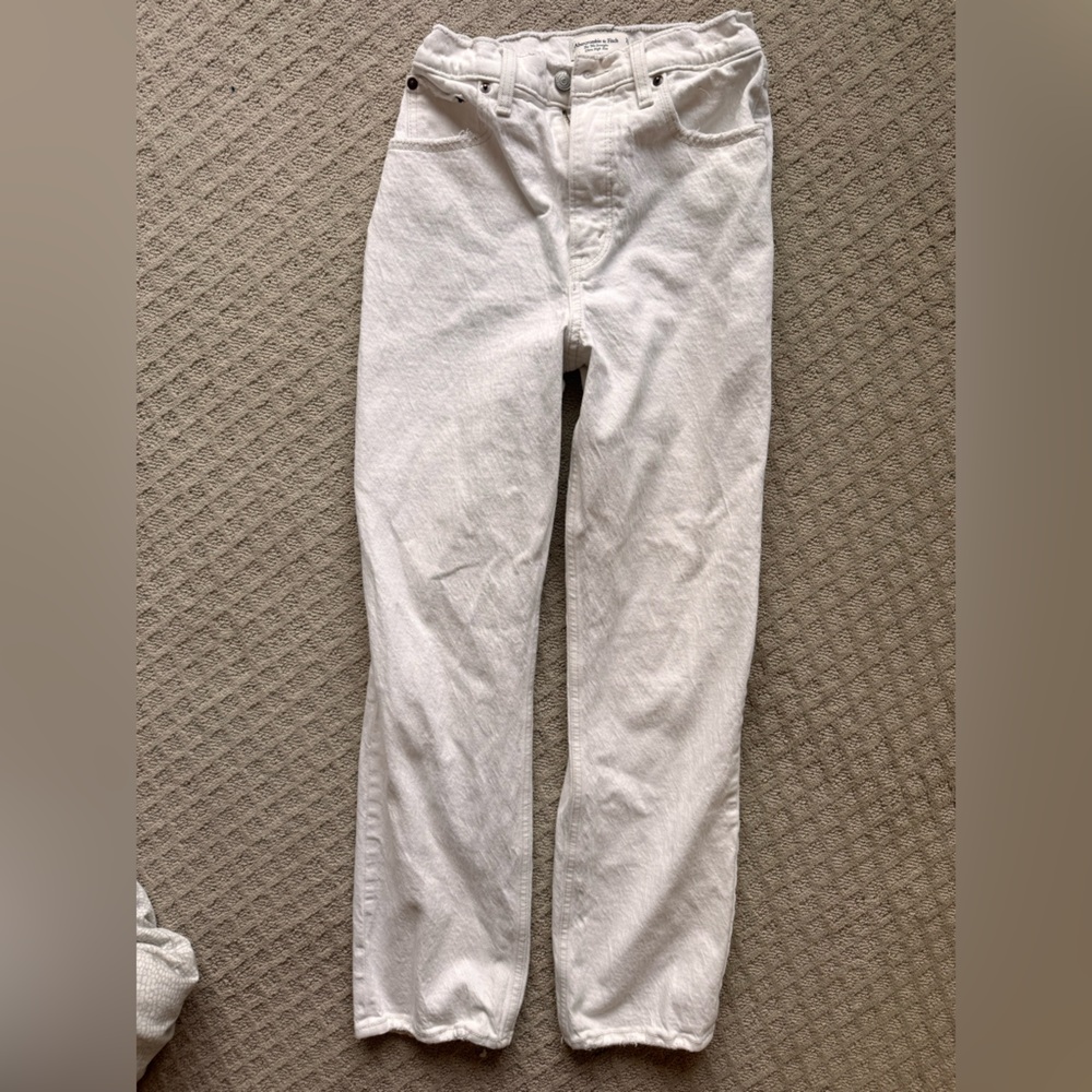 Abercrombie and Fitch 90s Ultra High Rise Jean in 26 Short 26S